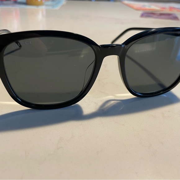 GUCCI Women’s Sunglasses GG1158SK Wellington Black worn once - Picture 3 of 9